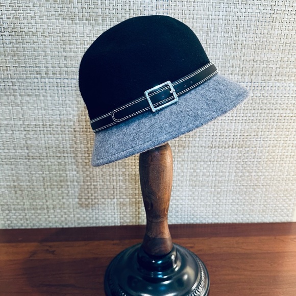 Vintage Accessories - VTG 1990s Black & Gray Wool Buckle Cloche by Nine West